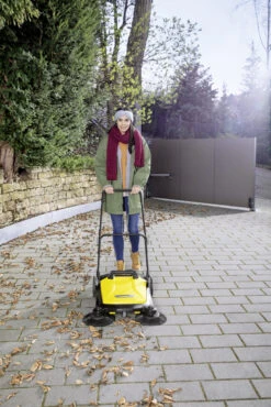 Kärcher Kehrmaschine S 4 Twin 13 Kärcher Kehrmaschine S 4 Twin -Heimtextilien s 4 twin autumn sweeping app 03 ci20 300 dpi jpg